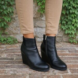 MICHAEL MICHAEL KORS Black Leather Wedge Ankle Boots, 8